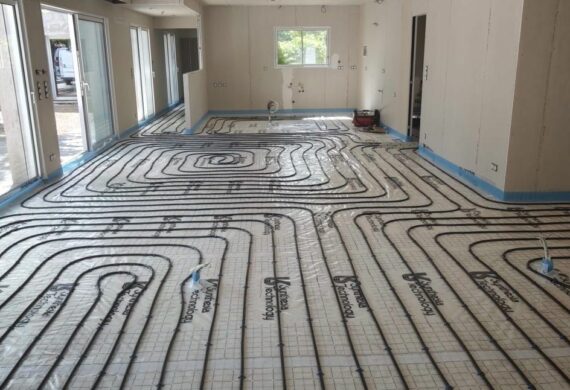 Installation de plancher chauffant et rafraîchissant à Loriol du Comtat