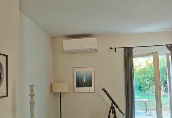 Installation de climatisation réversible Daikin à Ville sur Auzon